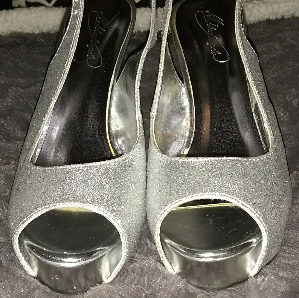 Heels - Picture 3 of 6